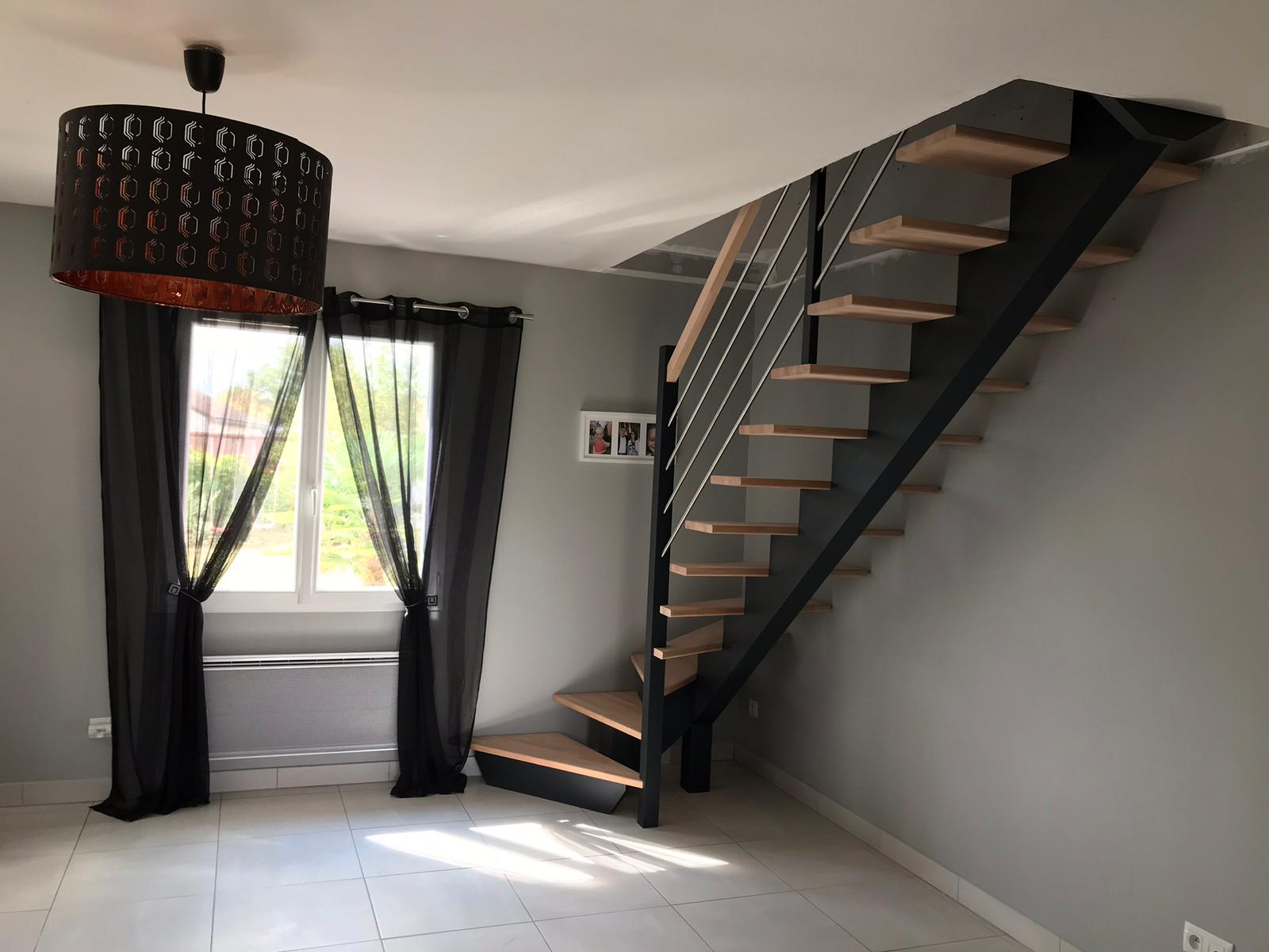 Escalier avec garde-corps sur mesure — Ben Menuiserie