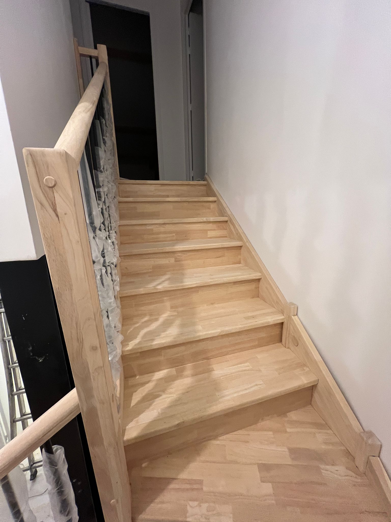 Escalier limon central — Ben Menuiserie