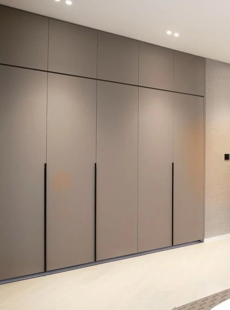 Couloir avec rangements bois sur mesure — Ben Menuiserie