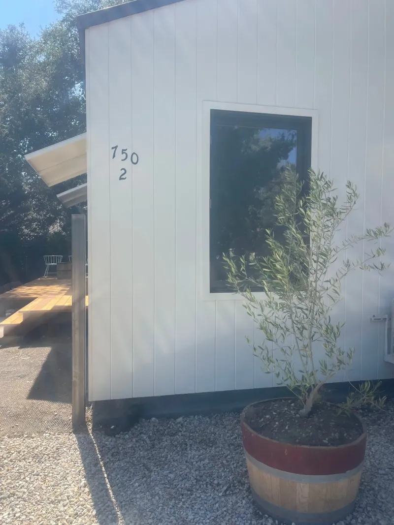 Détail finitions menuiserie cuisine — avis client Ben Menuiserie